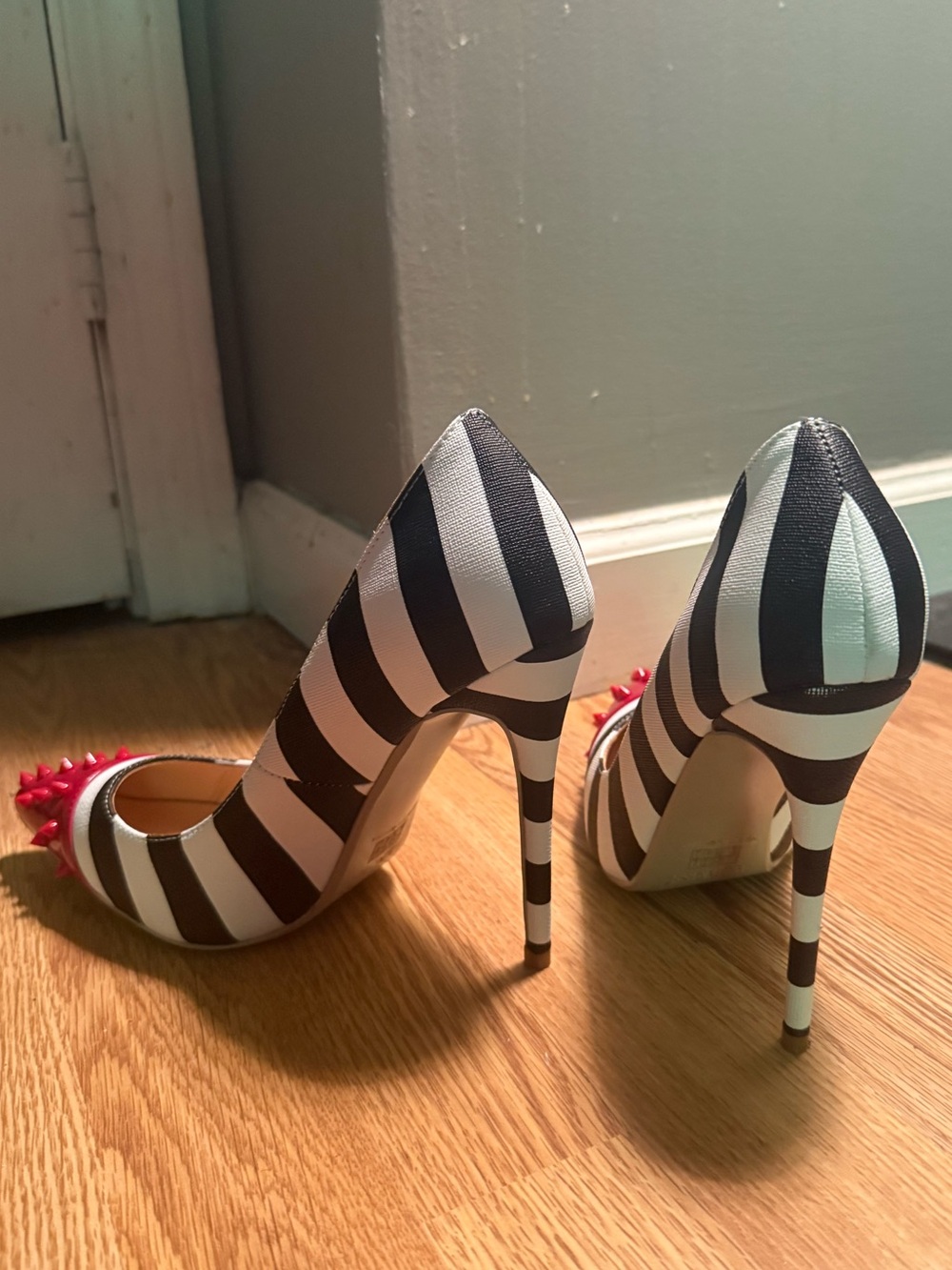 Wet Kiss Black & White Striped Heels 👠 - Picture 5 of 11